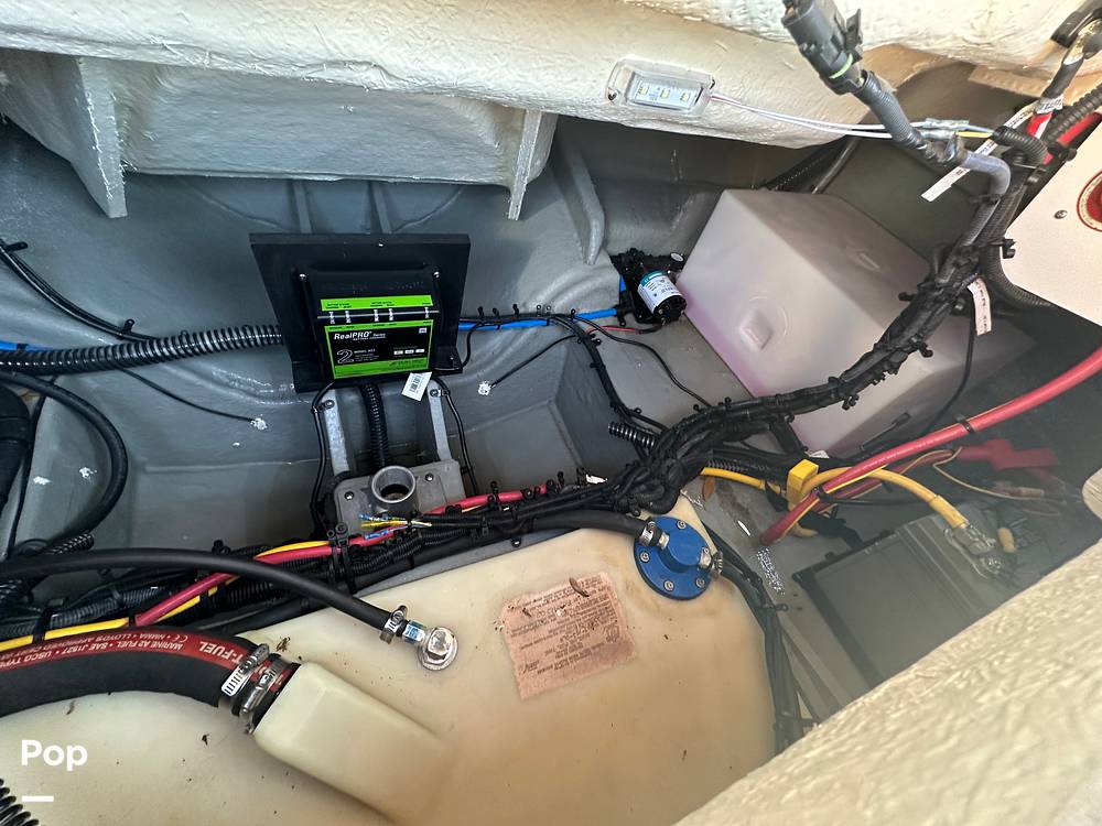 Slide: The Image of Crownline Boats E230XS 2024 - 15678519