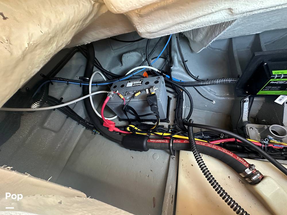 Slide: The Image of Crownline Boats E230XS 2024 - 15678521