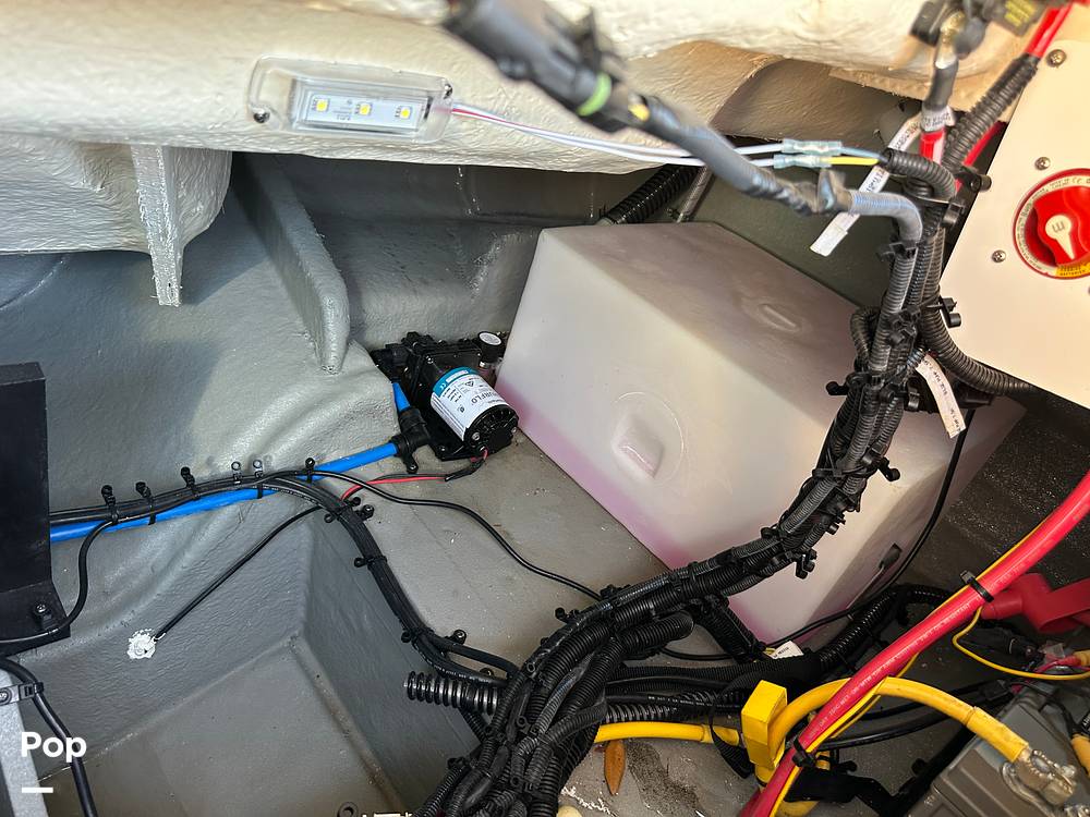 Slide: The Image of Crownline Boats E230XS 2024 - 15678524