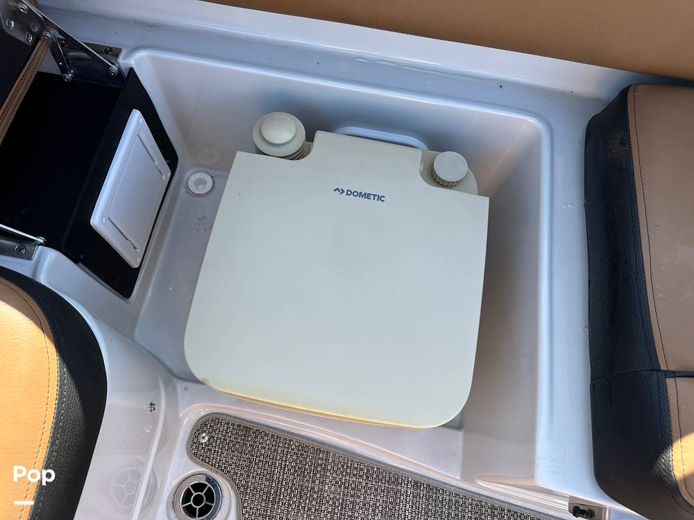 Slide: The Image of Crownline Boats E230XS 2024 - 15678530