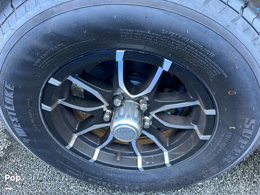 Slide: The Image of Crownline Boats E230XS 2024 - 15678547