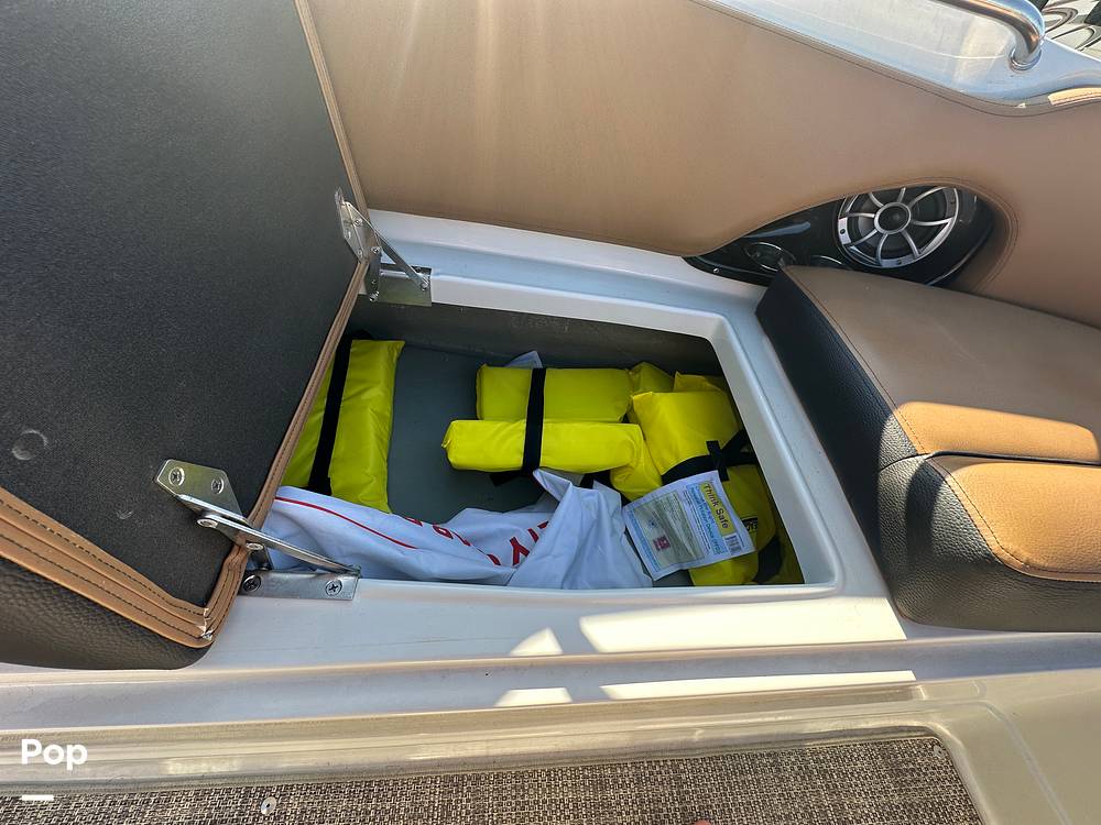 Slide: The Image of Crownline Boats E230XS 2024 - 15678485