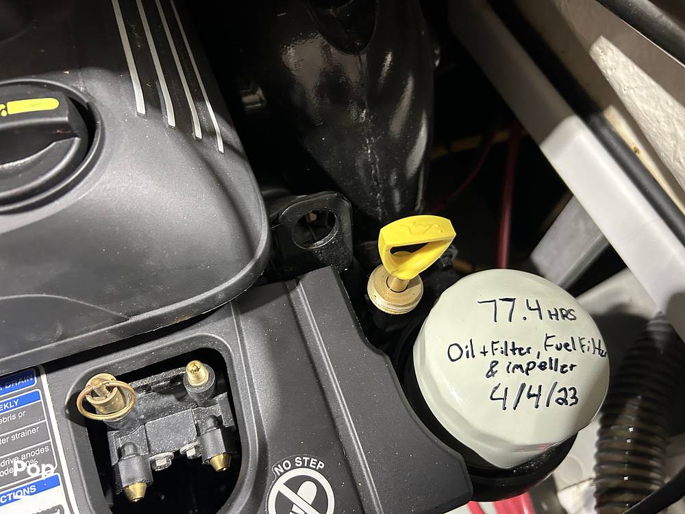 Slide: The Image of Crownline Boats E235 2020 - 15041329