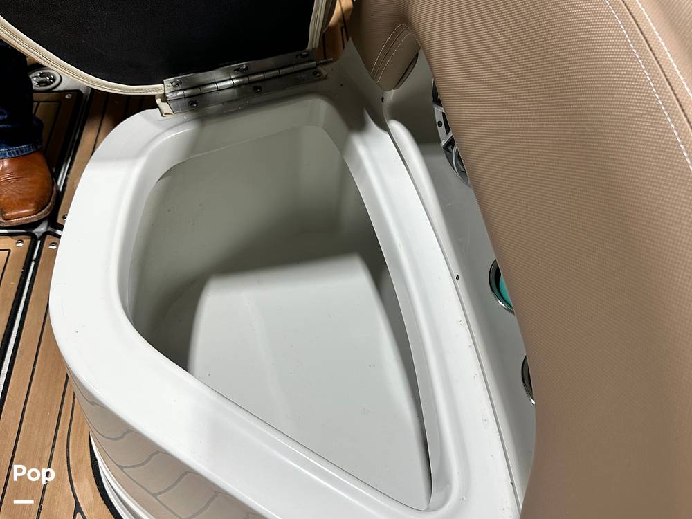 Slide: The Image of Crownline Boats E235 2020 - 15076747