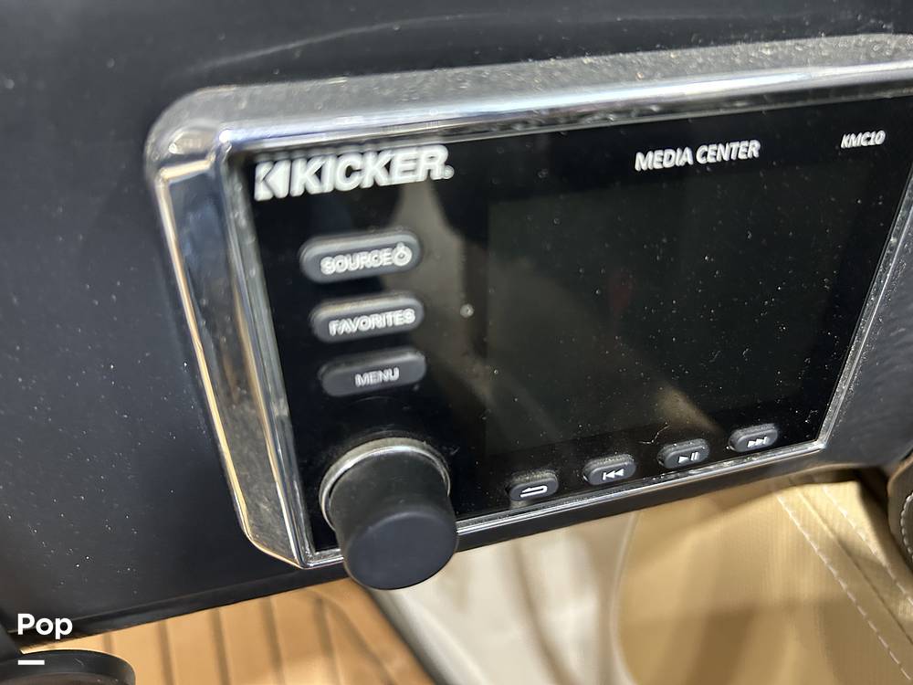 Slide: The Image of Crownline Boats E235 2020 - 15041320