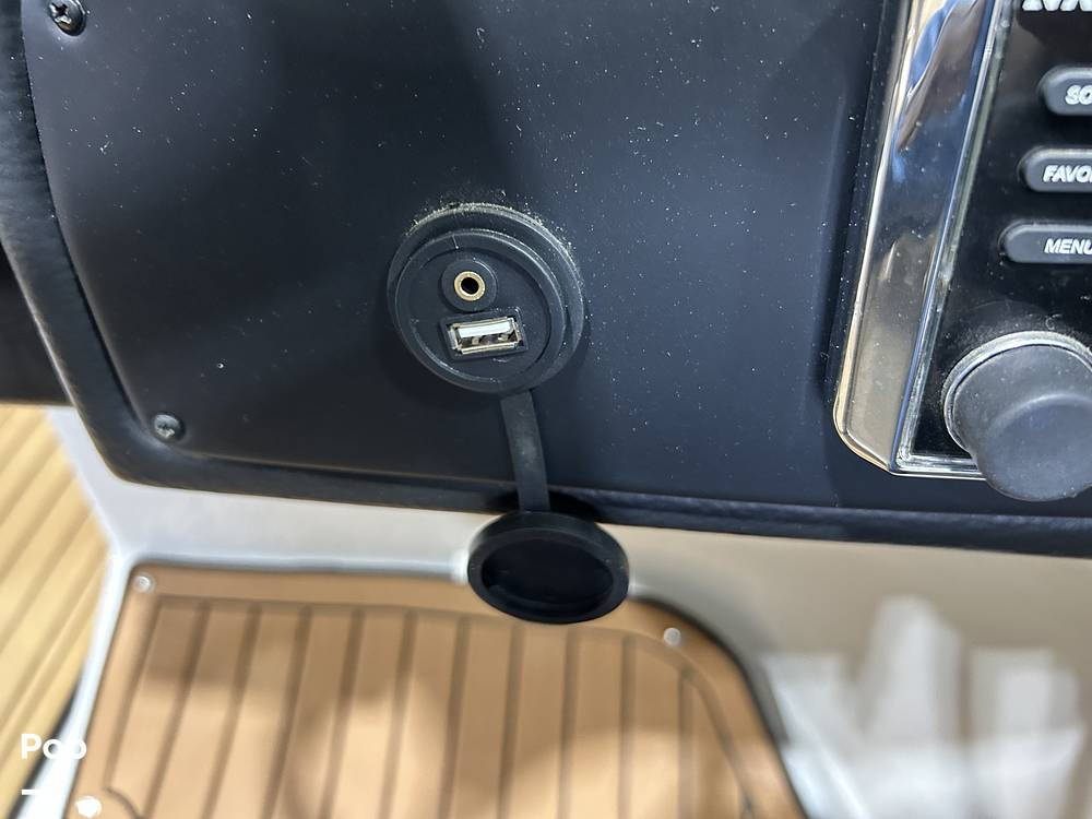 Slide: The Image of Crownline Boats E235 2020 - 15041321