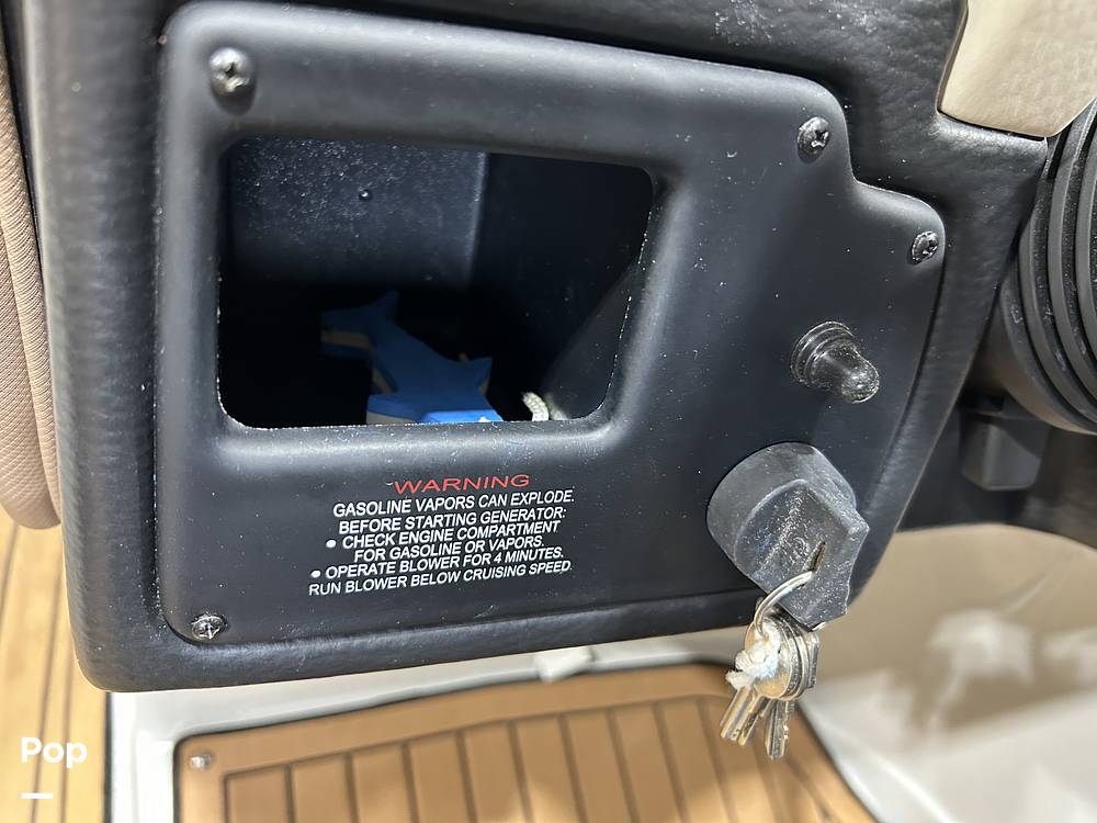 Slide: The Image of Crownline Boats E235 2020 - 15041322