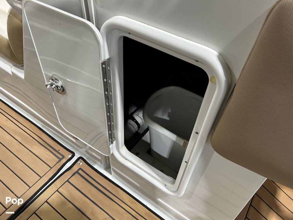 Slide: The Image of Crownline Boats E235 2020 - 15041334