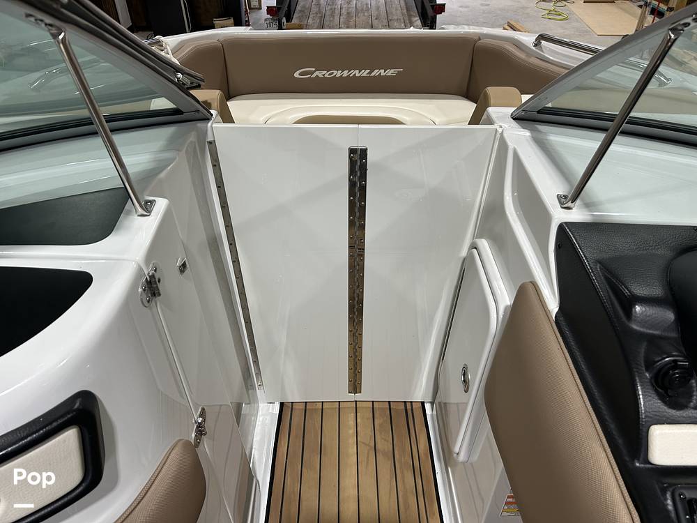 Slide: The Image of Crownline Boats E235 2020 - 15041338