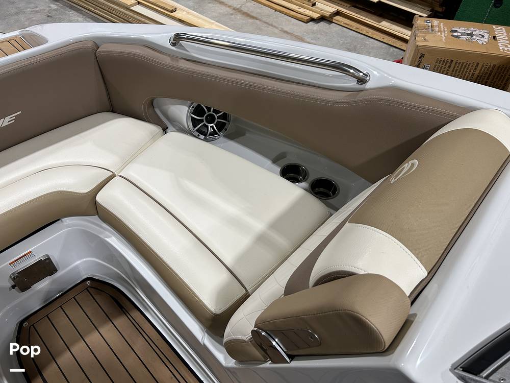 Slide: The Image of Crownline Boats E235 2020 - 15041341