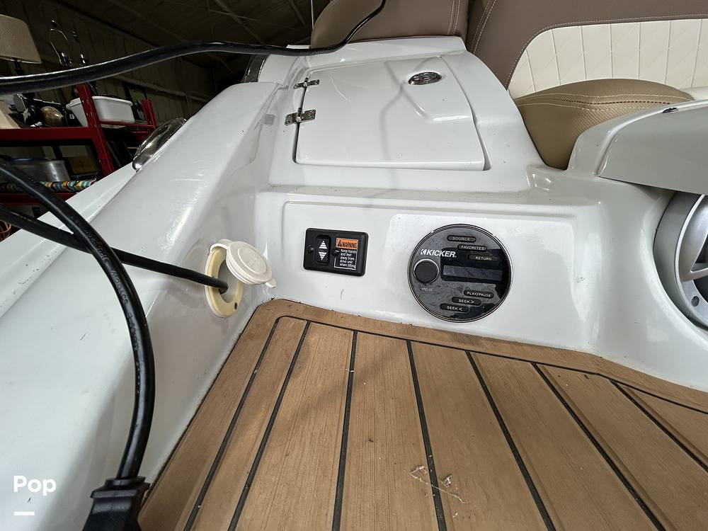 Slide: The Image of Crownline Boats E235 2020 - 15041290