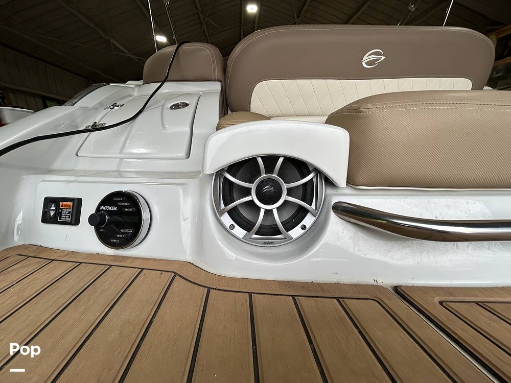 Slide: The Image of Crownline Boats E235 2020 - 15041298