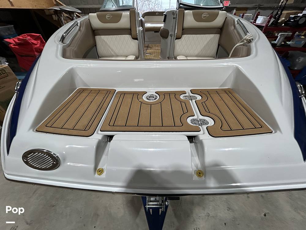 Slide: The Image of Crownline Boats E235 2020 - 15041276
