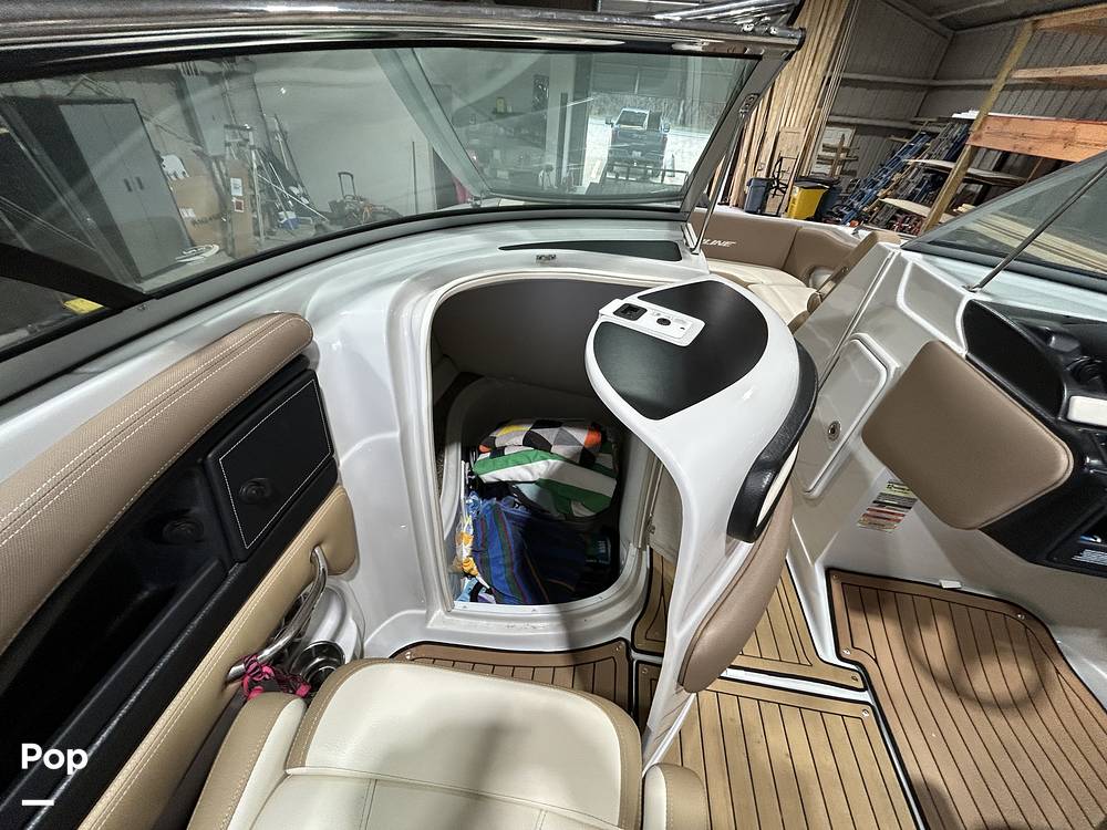 Slide: The Image of Crownline Boats E235 2020 - 15041308