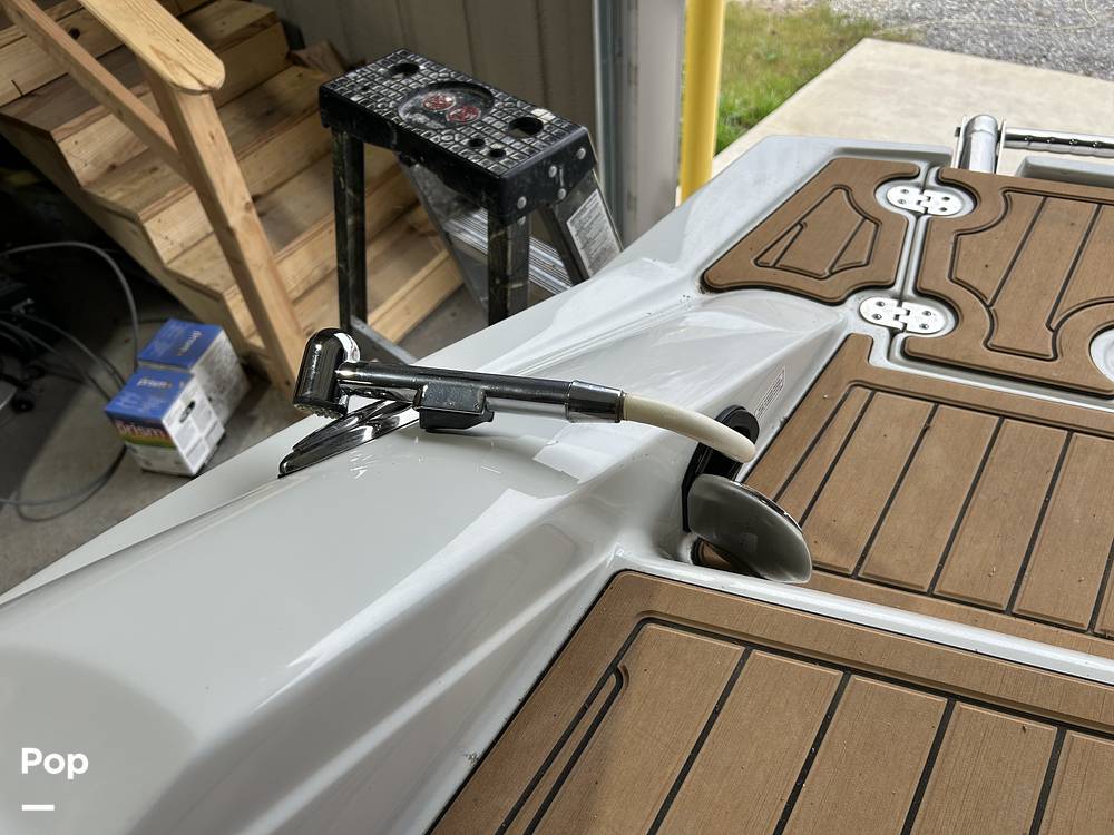 Slide: The Image of Crownline Boats E235 2020 - 15041311