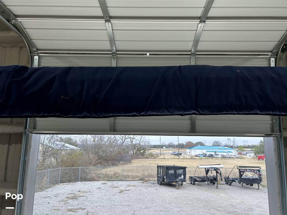 Slide: The Image of Crownline Boats E235 2020 - 15041235