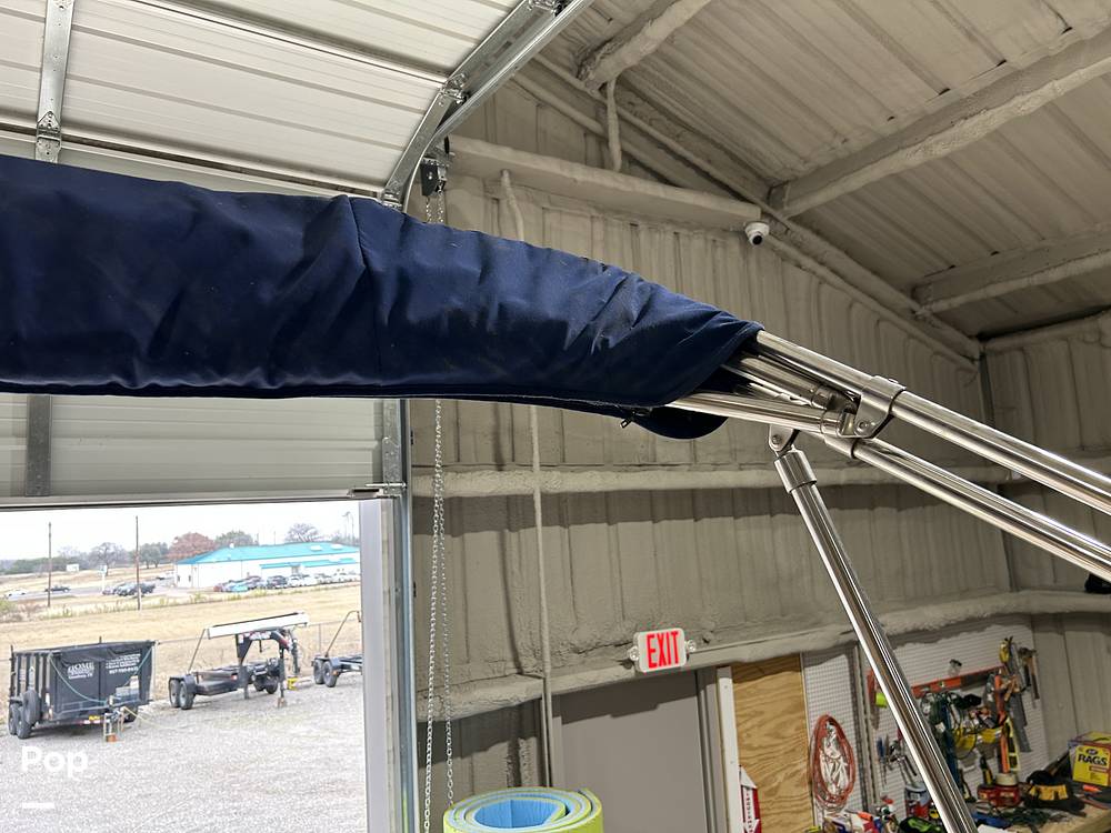 Slide: The Image of Crownline Boats E235 2020 - 15041236