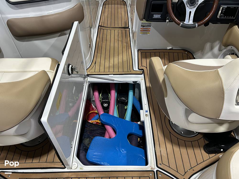 Slide: The Image of Crownline Boats E235 2020 - 15041241