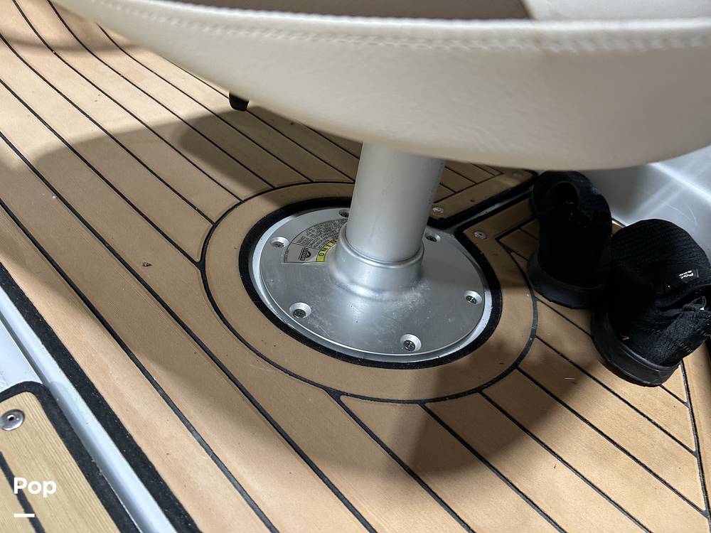 Slide: The Image of Crownline Boats E235 2020 - 15041244