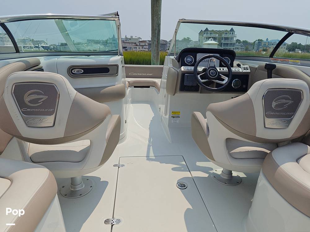 Slide: The Image of Crownline Boats E235 2023 - 14572536