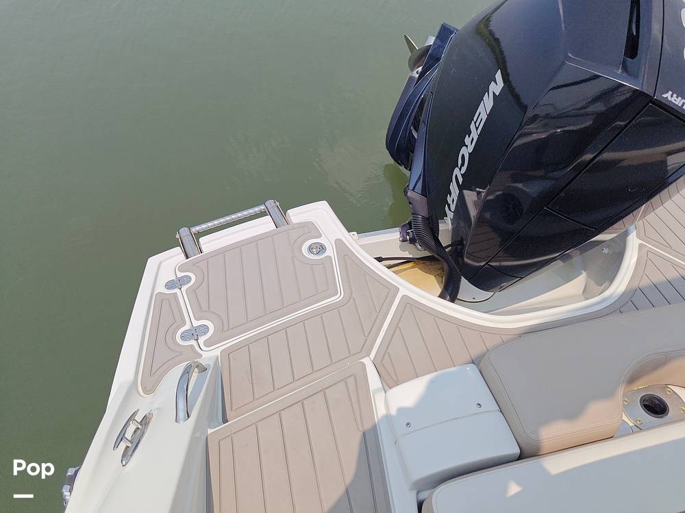 Slide: The Image of Crownline Boats E235 2023 - 14572529