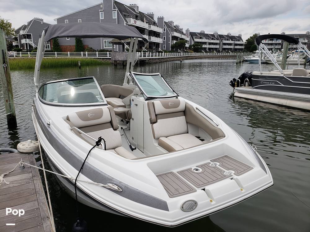 Slide: The Image of Crownline Boats E235XS 2022 - 14686269