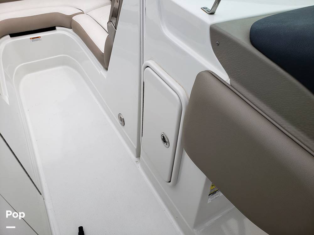Slide: The Image of Crownline Boats E235XS 2022 - 14686281