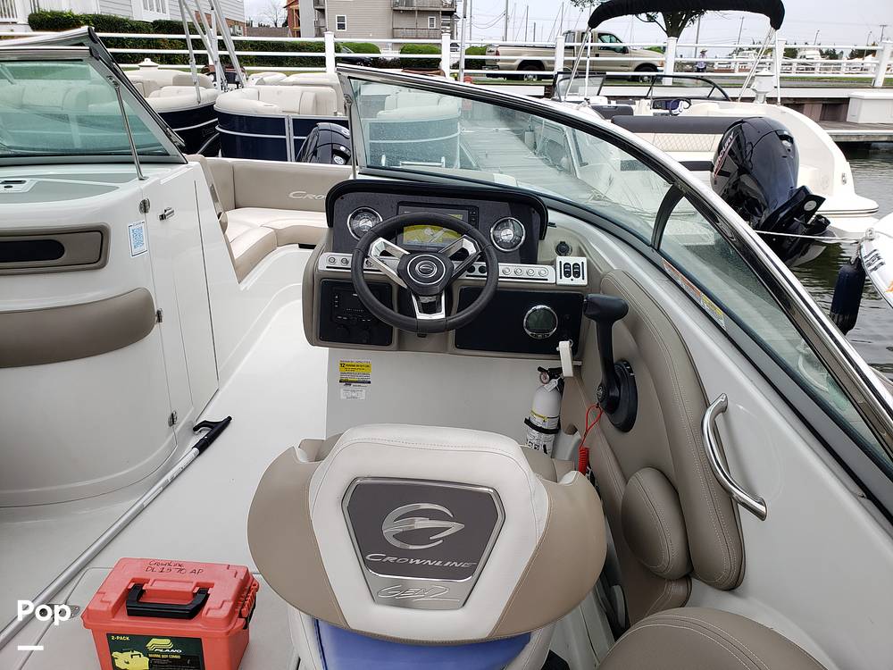 Slide: The Image of Crownline Boats E235XS 2022 - 14686291
