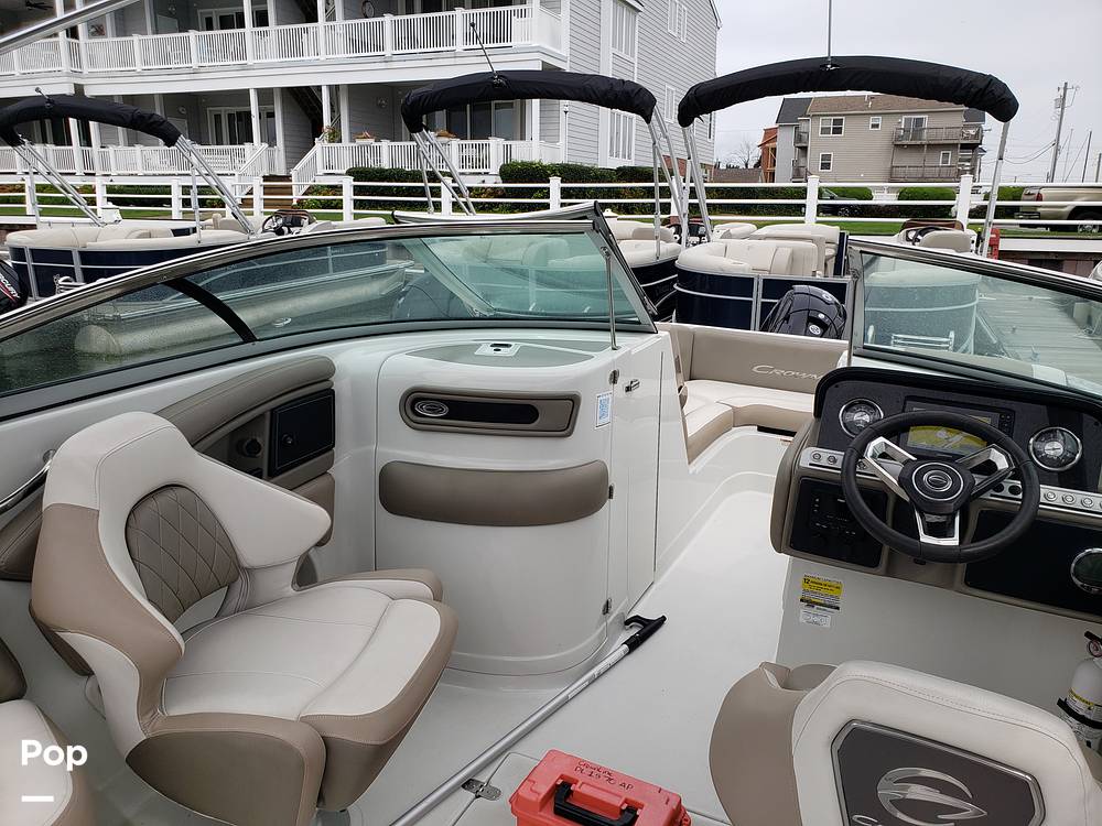 Slide: The Image of Crownline Boats E235XS 2022 - 14686292