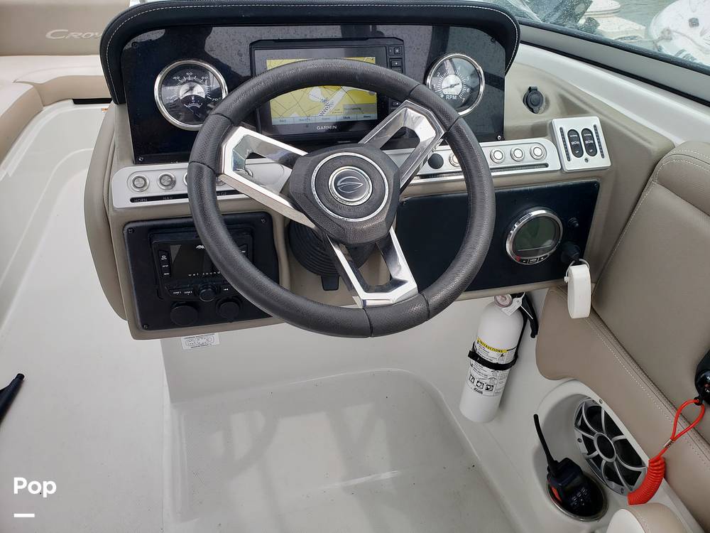 Slide: The Image of Crownline Boats E235XS 2022 - 14686283