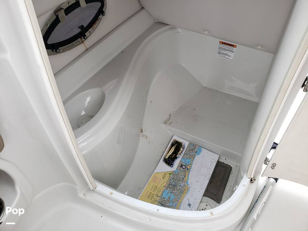 Slide: The Image of Crownline Boats E235XS 2022 - 14686289