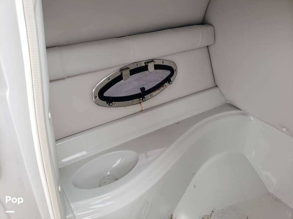 Slide: The Image of Crownline Boats E235XS 2022 - 14686288