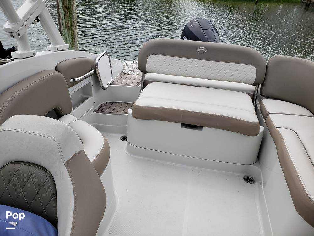 Slide: The Image of Crownline Boats E235XS 2022 - 14686308