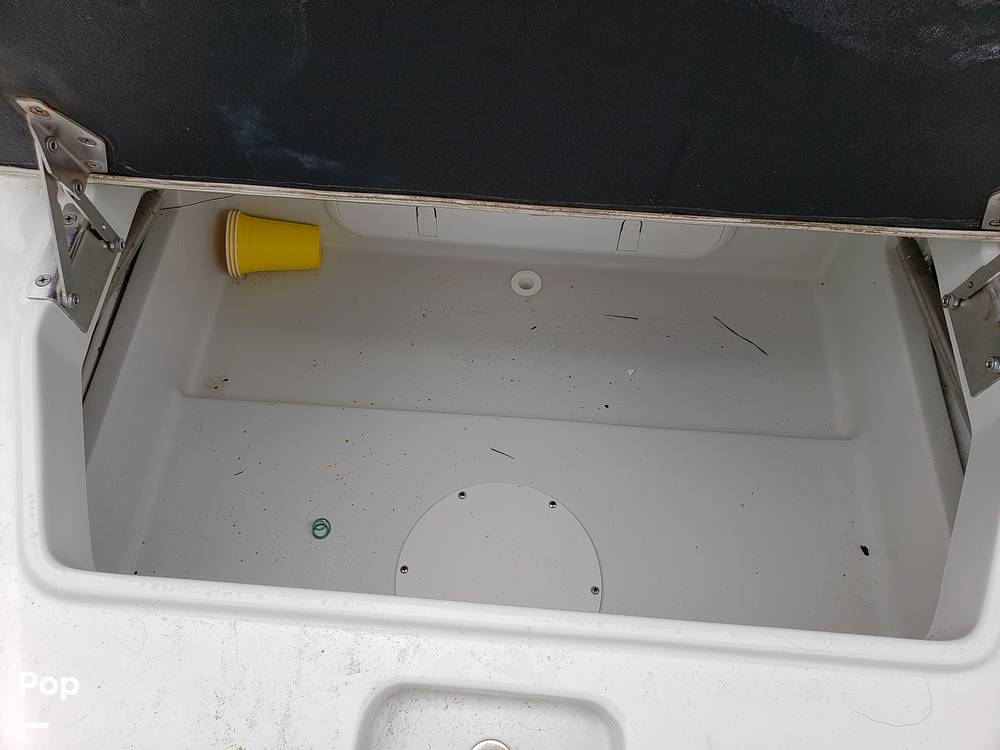 Slide: The Image of Crownline Boats E235XS 2022 - 14686270