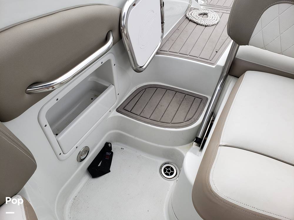 Slide: The Image of Crownline Boats E235XS 2022 - 14686304