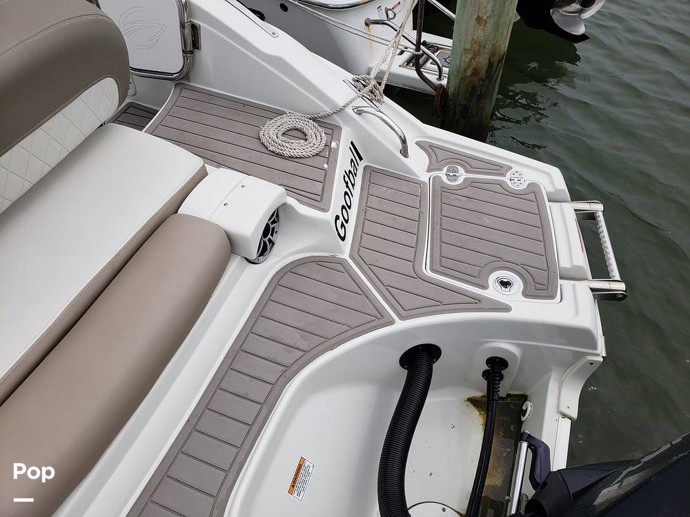 Slide: The Image of Crownline Boats E235XS 2022 - 14686300