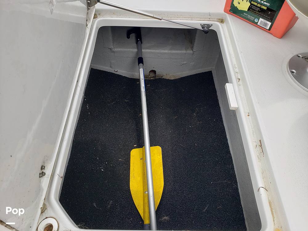 Slide: The Image of Crownline Boats E235XS 2022 - 14686273