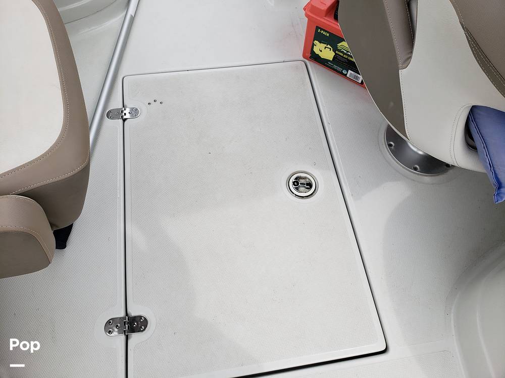 Slide: The Image of Crownline Boats E235XS 2022 - 14686274