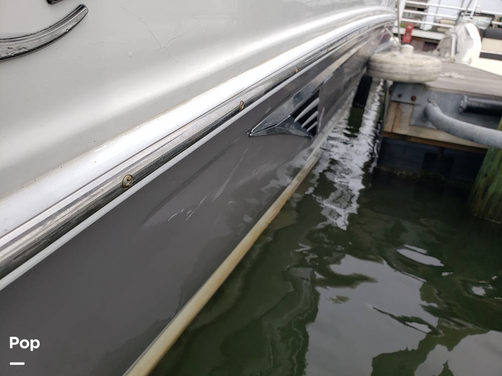 Slide: The Image of Crownline Boats E235XS 2022 - 14686275