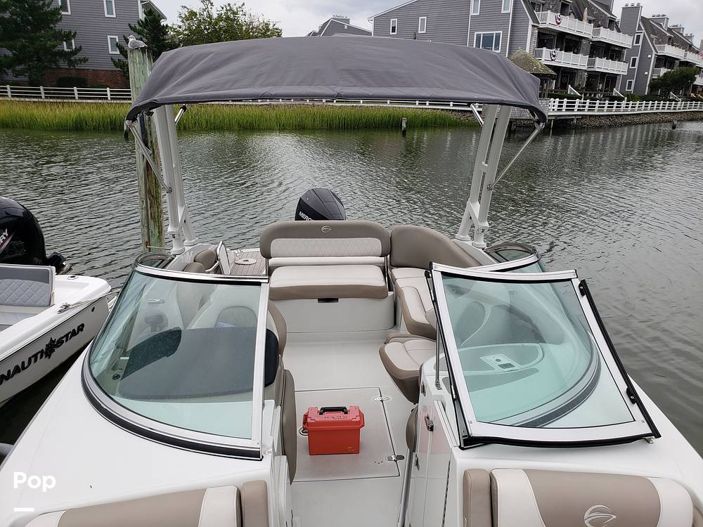 Slide: The Image of Crownline Boats E235XS 2022 - 14686310