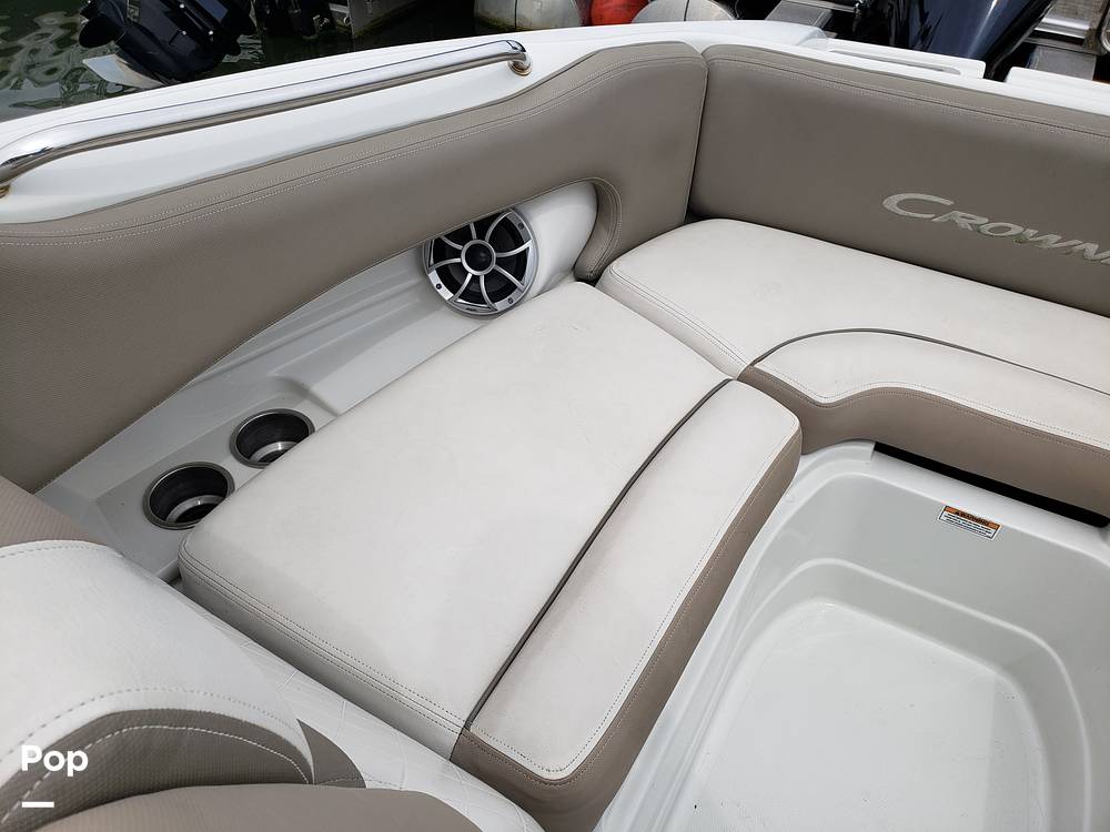 Slide: The Image of Crownline Boats E235XS 2022 - 14686279