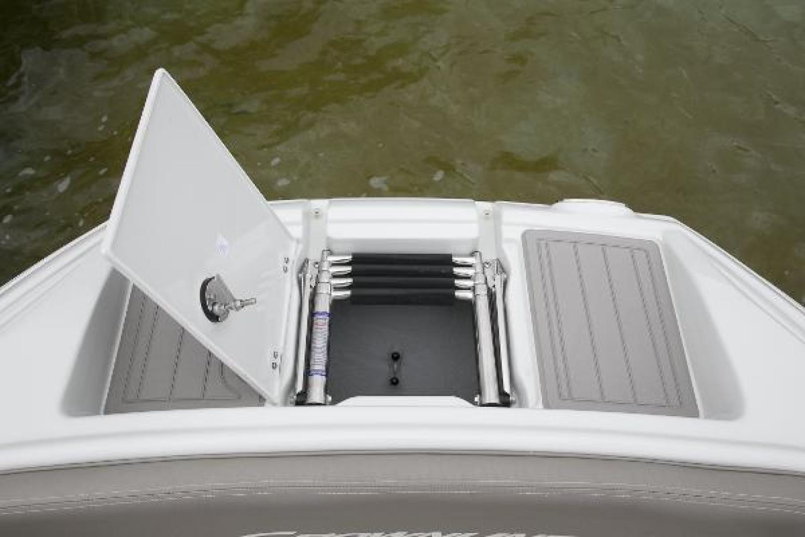 Slide: The Image of Crownline Boats E 235 XS 2023 - 1530648