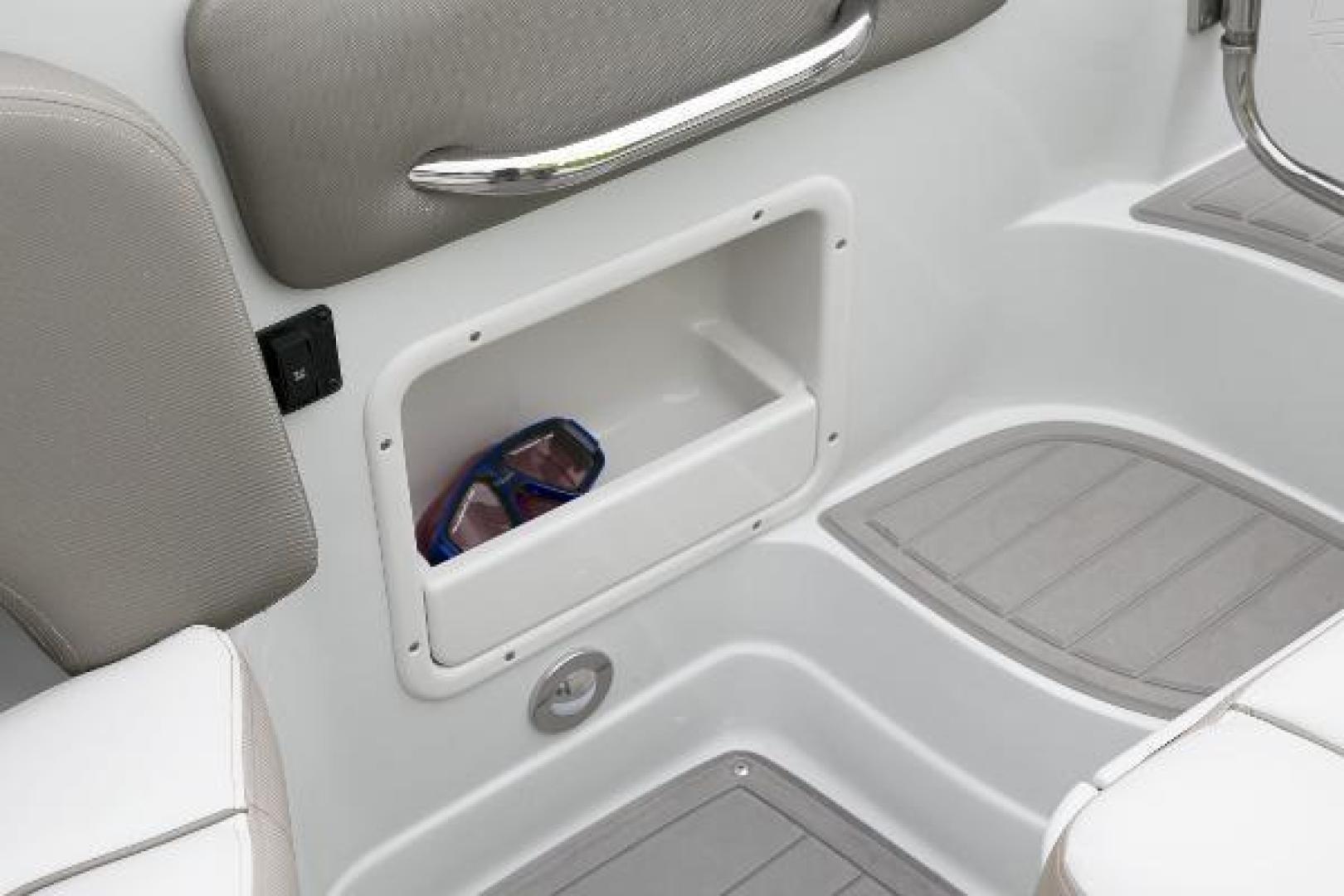 Slide: The Image of Crownline Boats E 235 XS 2023 - 1530658