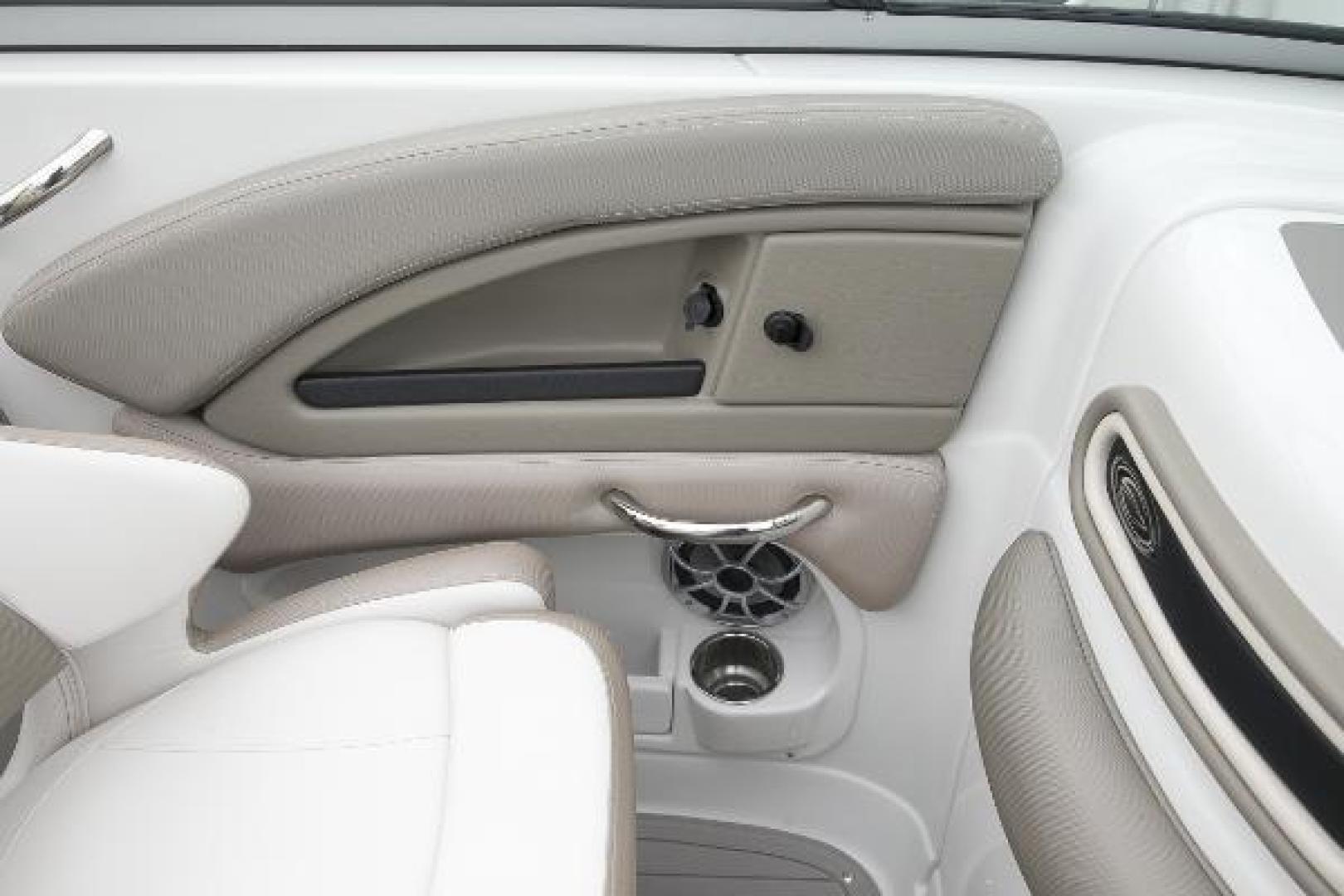 Slide: The Image of Crownline Boats E 235 XS 2023 - 1530659