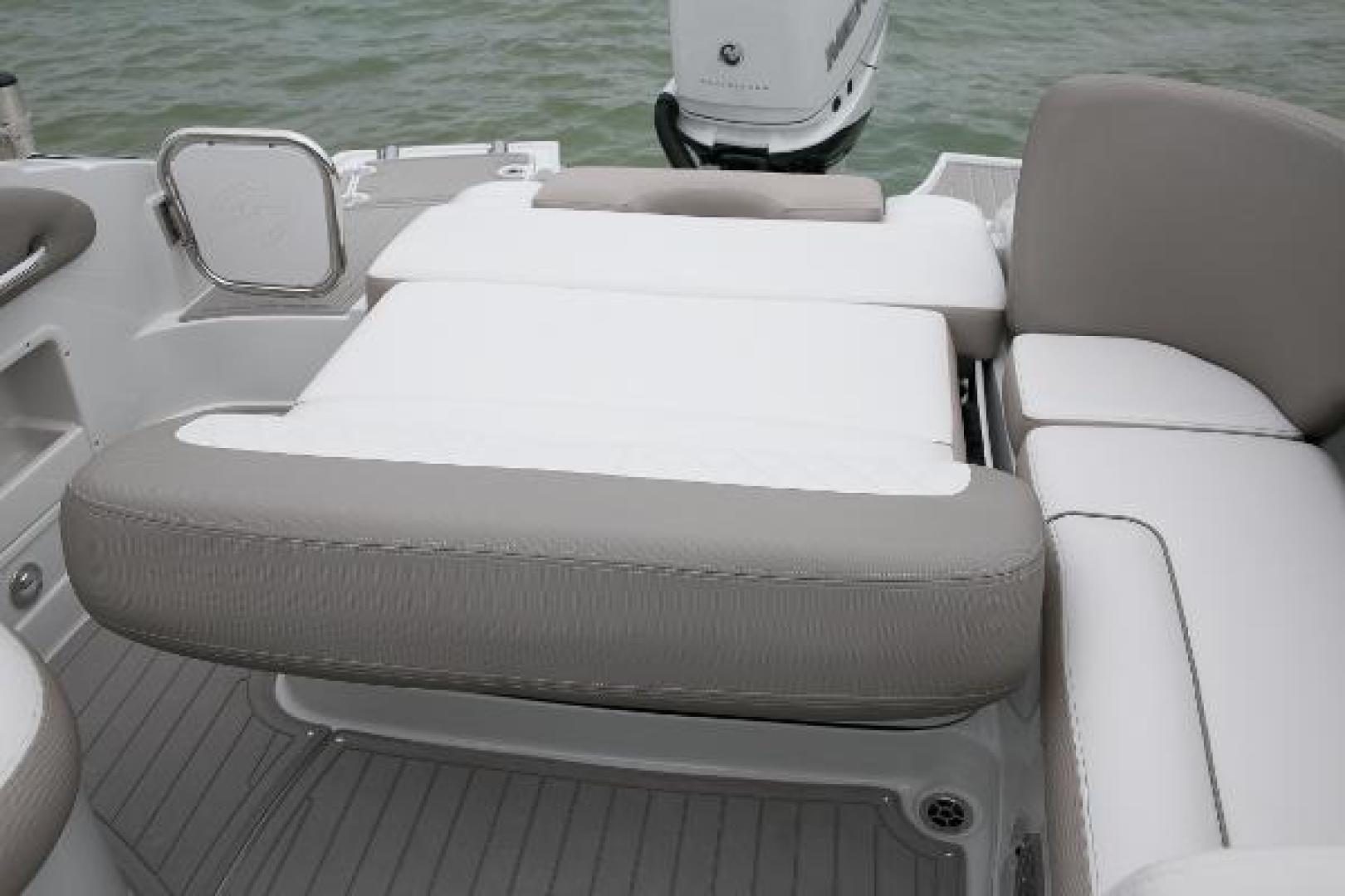 Slide: The Image of Crownline Boats E 235 XS 2023 - 1530663