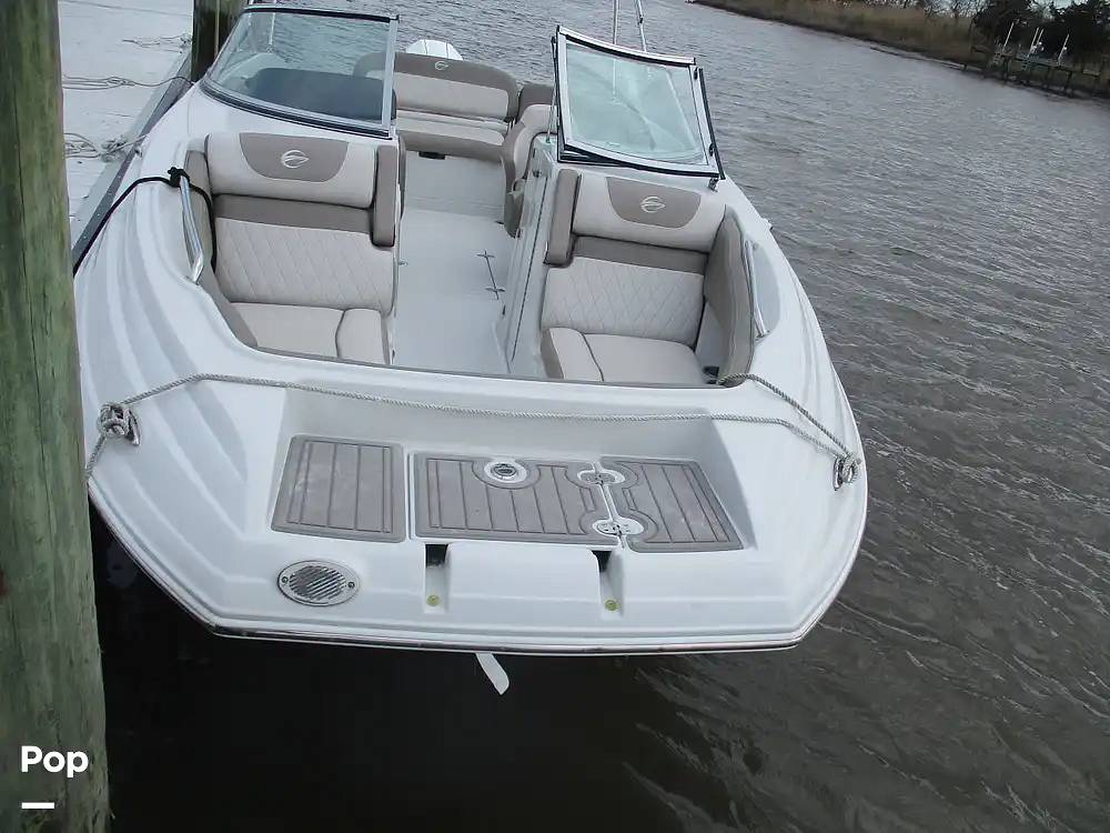 Slide: The Image of Crownline Boats E235 XS 2023 - 15573925