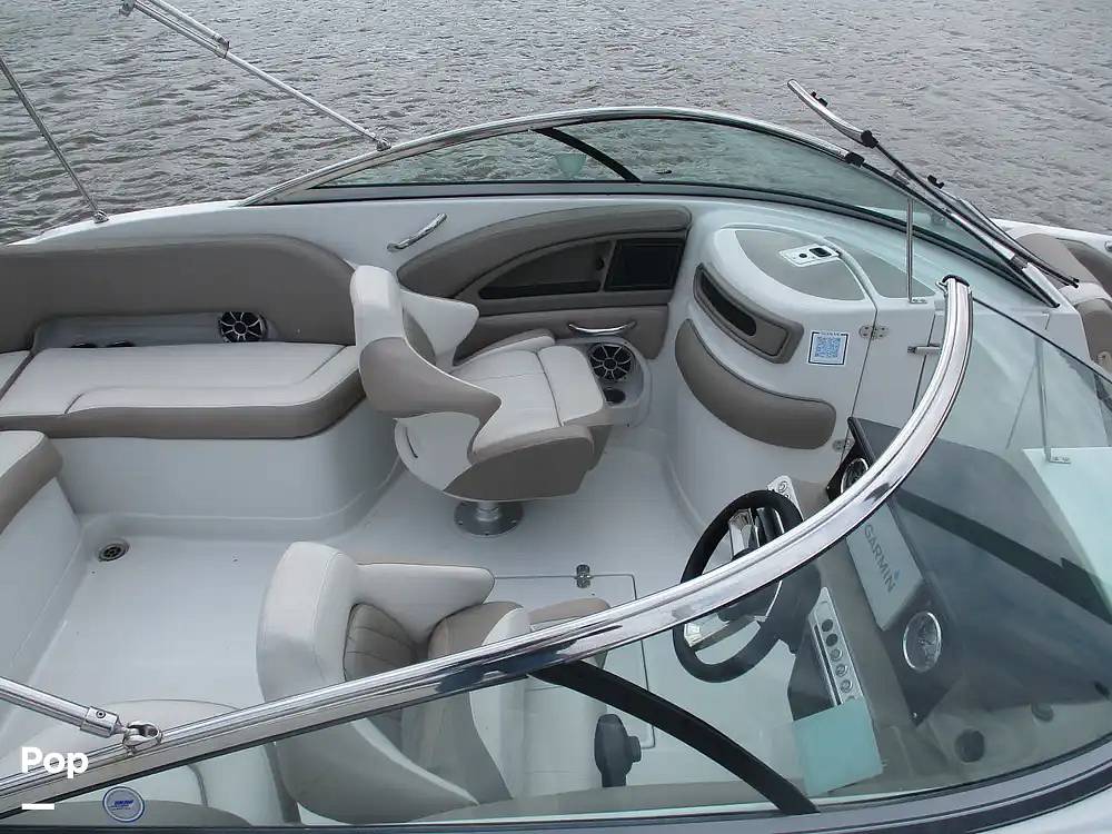 Slide: The Image of Crownline Boats E235 XS 2023 - 15573927