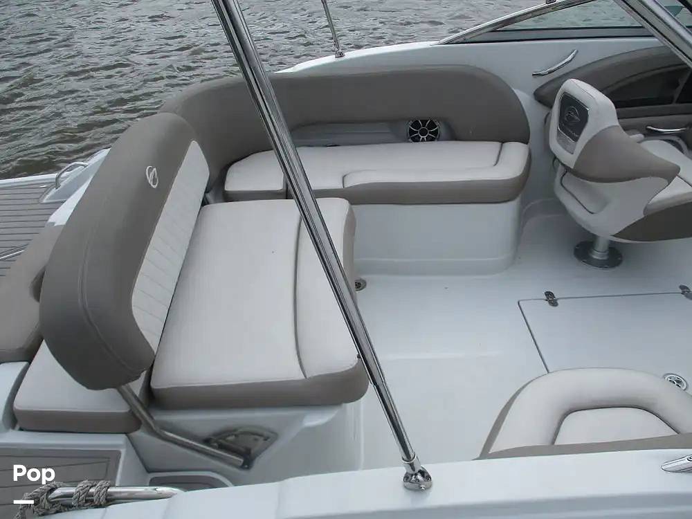 Slide: The Image of Crownline Boats E235 XS 2023 - 15573929
