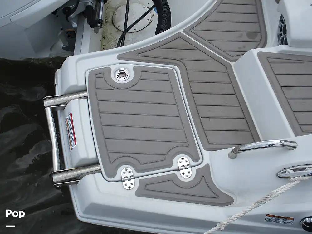 Slide: The Image of Crownline Boats E235 XS 2023 - 15573931