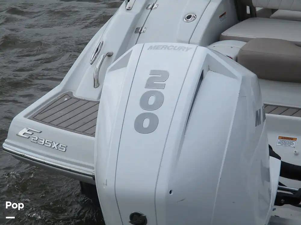 Slide: The Image of Crownline Boats E235 XS 2023 - 15573933